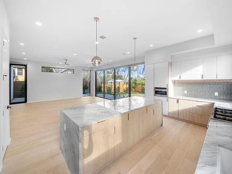 2107 Brackenridge St #B — Photo 6