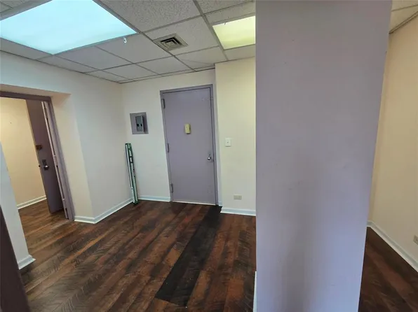 92-29 Queens Boulevard image 13 of 17