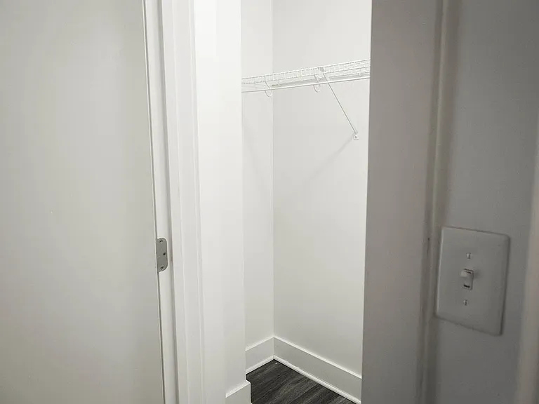 Clyde Manor — Photo 32