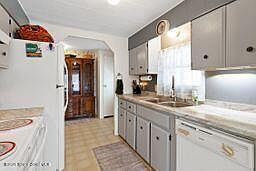 3rd image of 807 Wren Cir