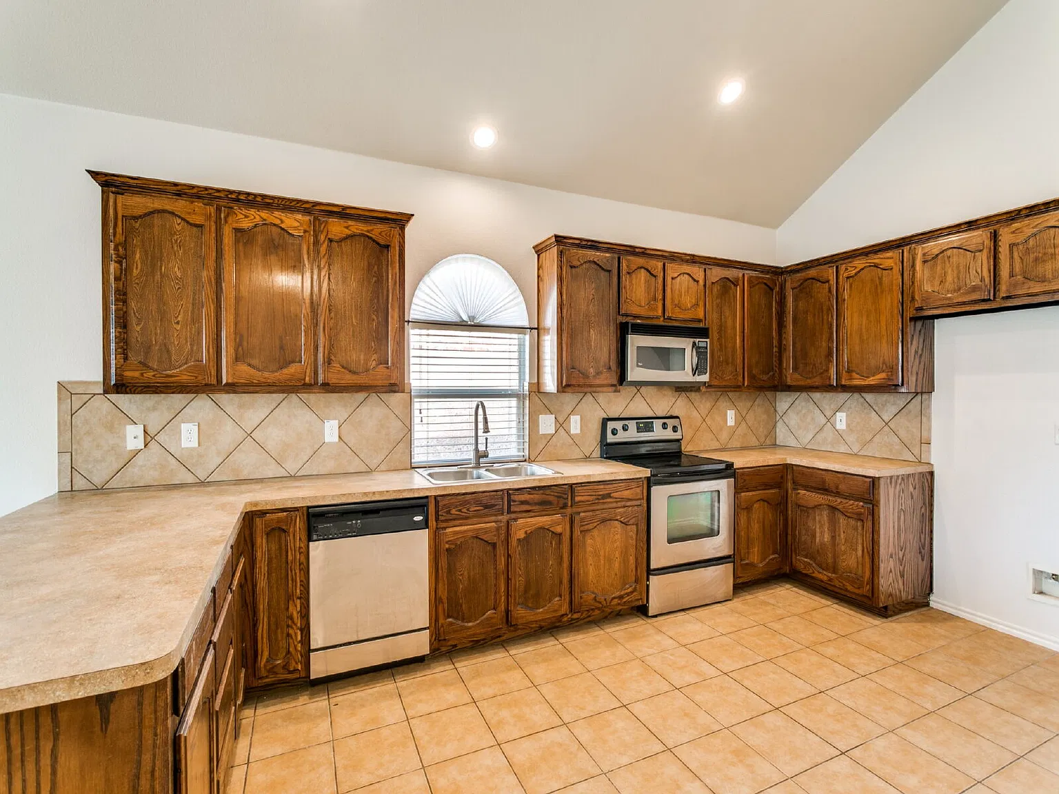 3 bed, 2.0 bath, 1493 sqft, $1,925 — Photo 4