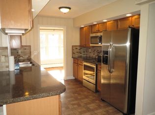 2 Hunting Ln, Wilbraham, MA 01095