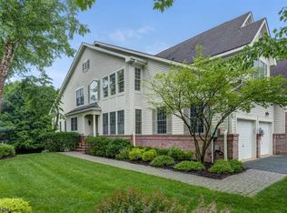 31 Schindler Way, Fairfield, NJ 07004