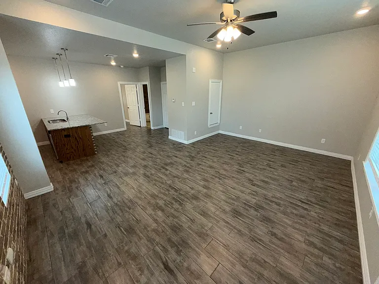 3118 Fenway Cir — Photo 2