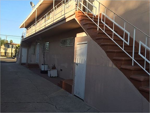 4th image of 820 W Imperial Hwy