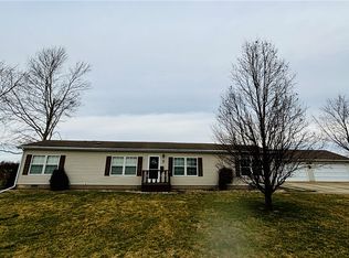 7 Melody Ln, Ridge Farm, IL 61870