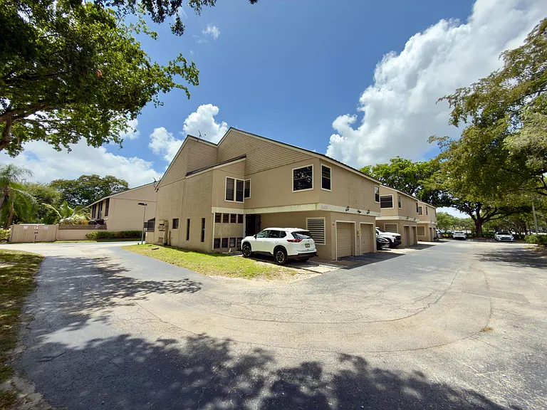 11698 NW 20th Dr — Photo 35