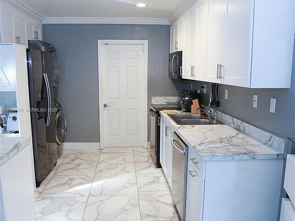 3rd image of 1013 Cherry Rd