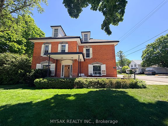 4th image of 315 Centre St