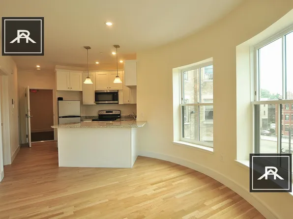 879 Beacon St, Boston, MA