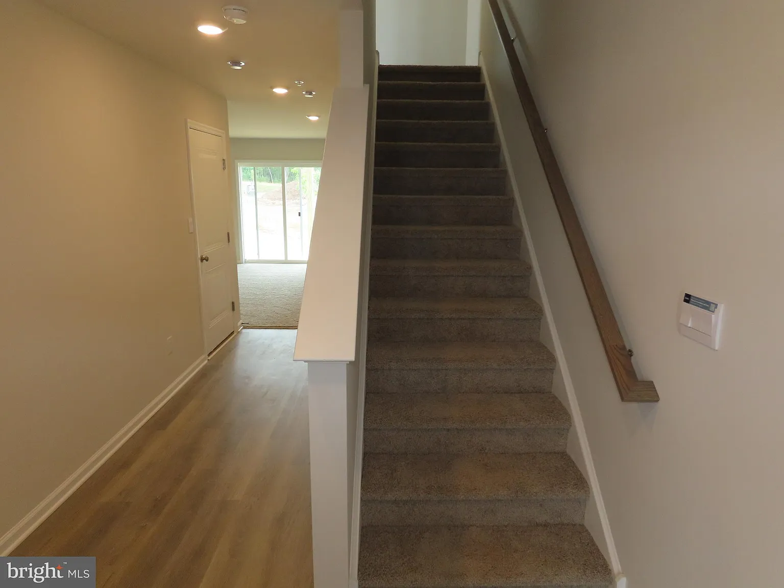 3 bed, 2.5 bath, 1969 sqft, $3,000 — Photo 2