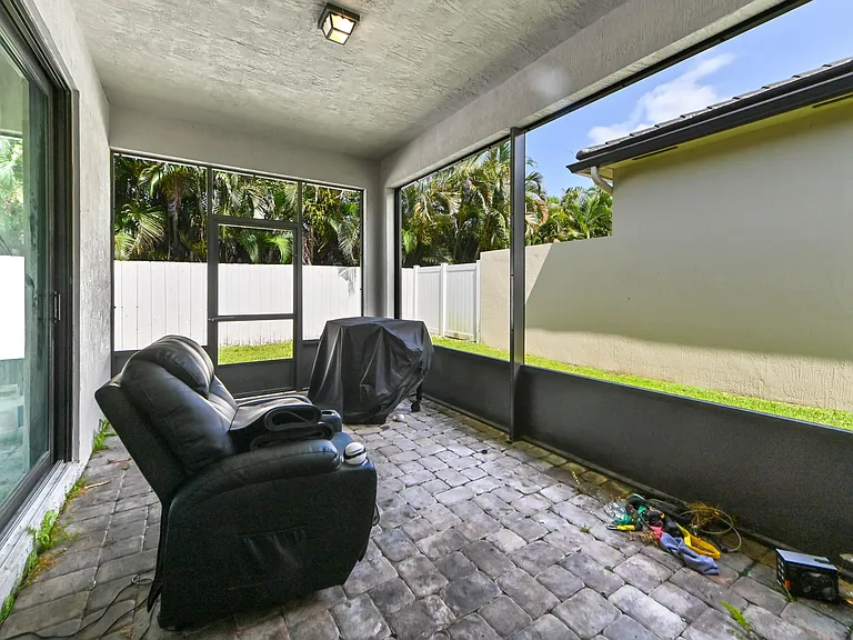 7461 Moonrise Dr — Photo 30