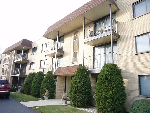 2nd image of 4660 N Austin Ave APT 308