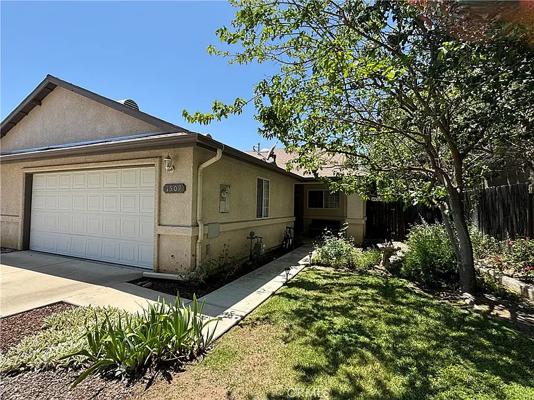 1509 Trinity Ct — Photo 2