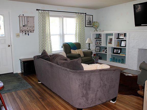 3rd image of 23 Bayberry Rd