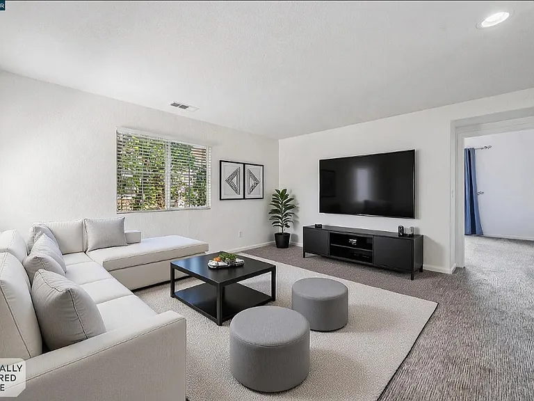 4000 Hiller Ln — Photo 2