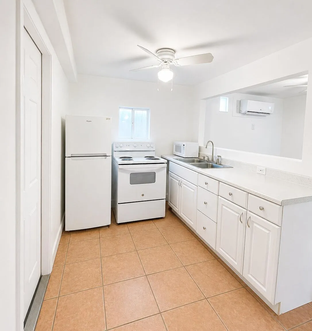Studio, 1.0 bath, 360 sqft, $1,495 — Photo 4