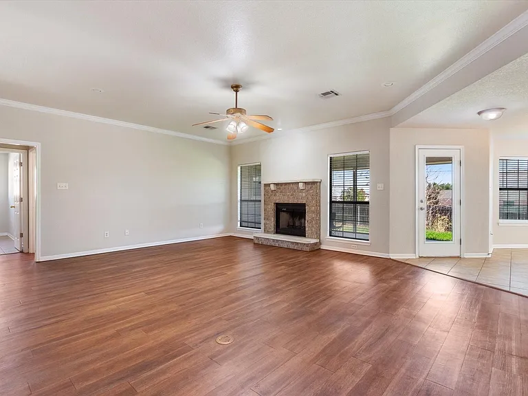 6104 Alexus Dr — Photo 15
