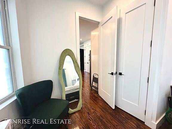 3rd image of 912 E 35th St #2