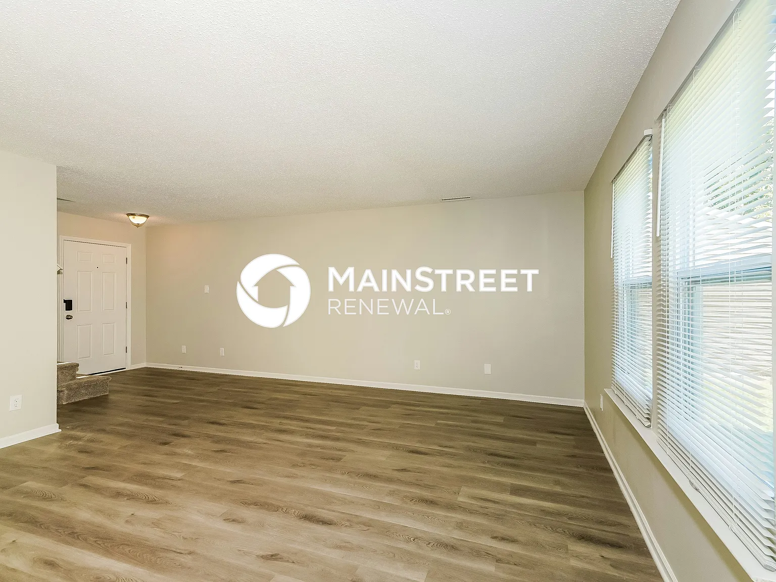 138 Frostwood Ln — Photo 3