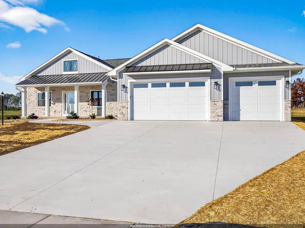 758 Royal Saint Pats Dr, Wrightstown, WI 54180