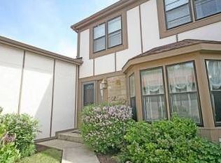 1335 Shagbark Ln, Wheaton, IL 60187