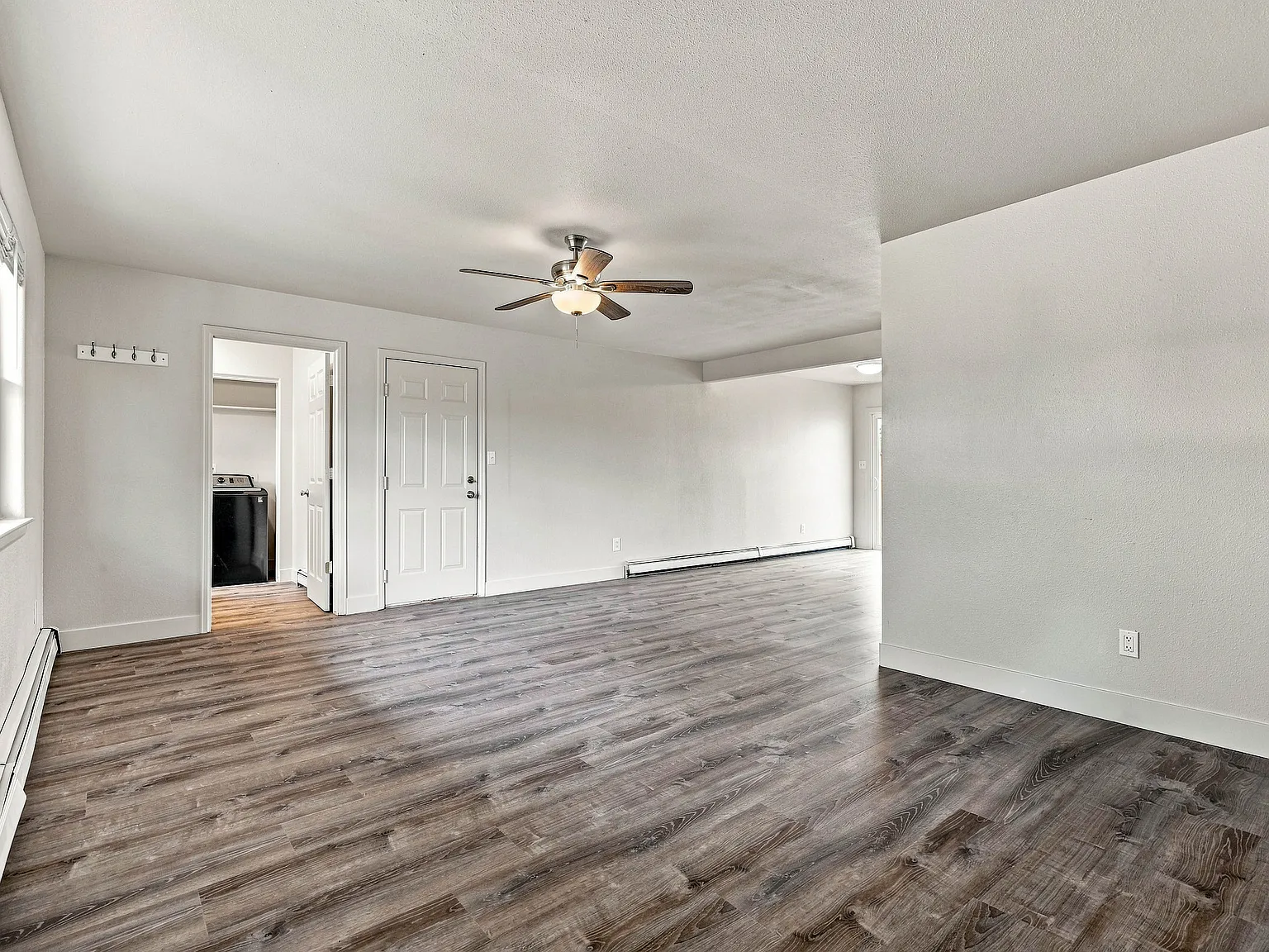 3 bed, 2.5 bath, 1342 sqft, $2,100 — Photo 3