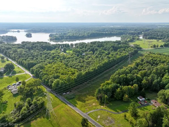 Oyster Rd, Alliance, OH 44601