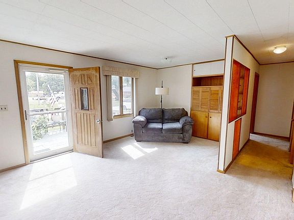 4th image of 200 S Carns Ave