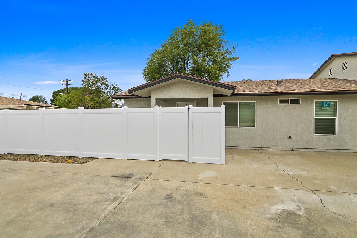 Building Photo - 8033 Grace Ave #B
