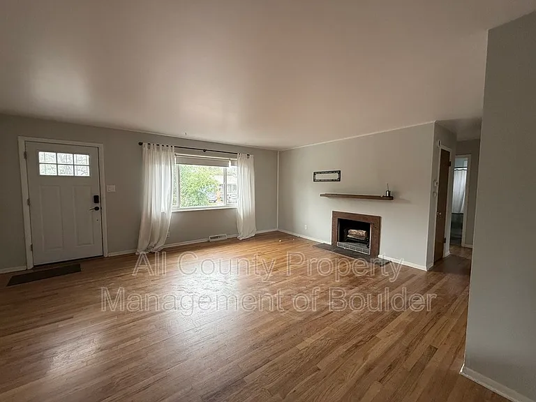 380 S 42nd St — Photo 21