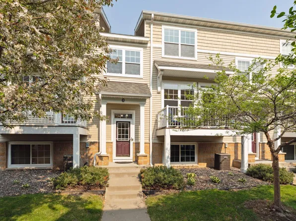 1683 Village Trl E #513, Maplewood, MN 55109