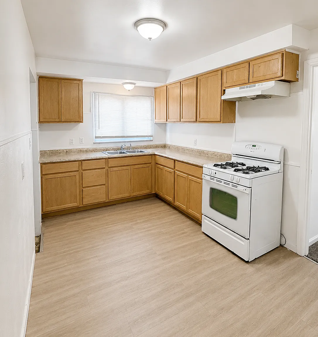 3 bed, 1000 sqft, $1,600 — Photo 4