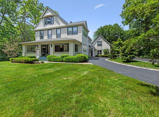 473 E Illinois Rd, Lake Forest, IL 60045