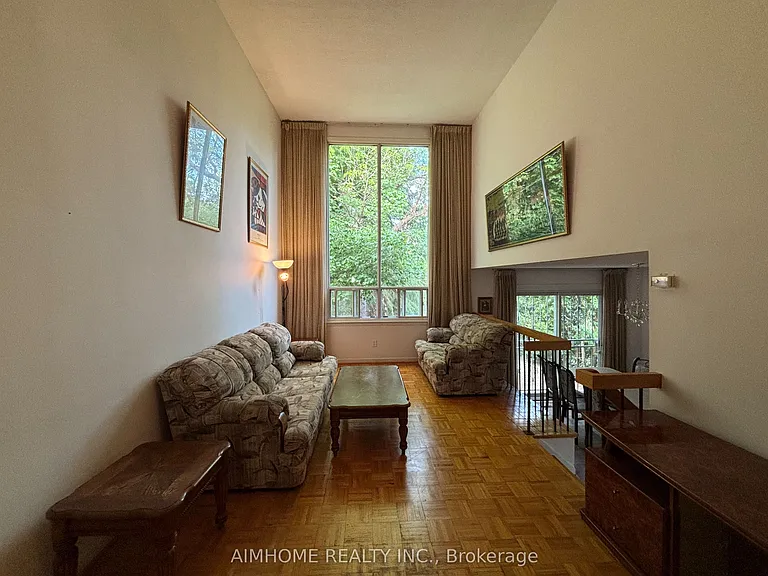 29 Snowshoe Cres — Photo 4