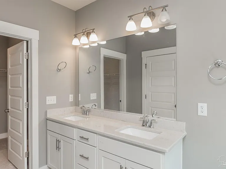 240 Camellia Dr — Photo 10