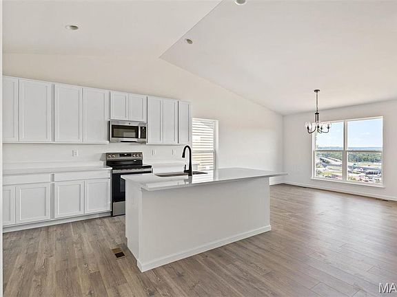 4th image of 515 Edison Way