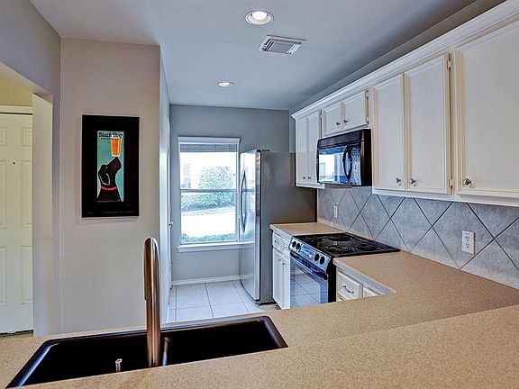2nd image of 738 Redwing Park Dr