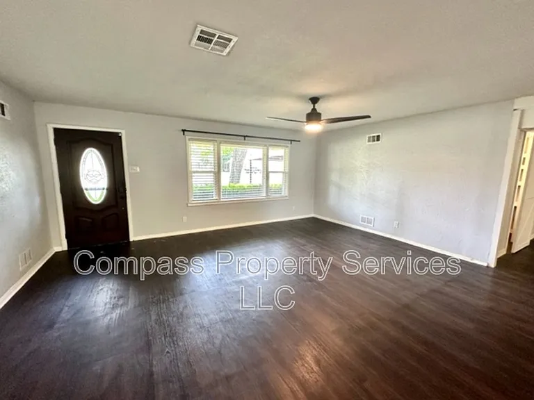 1317 Hillside St — Photo 5
