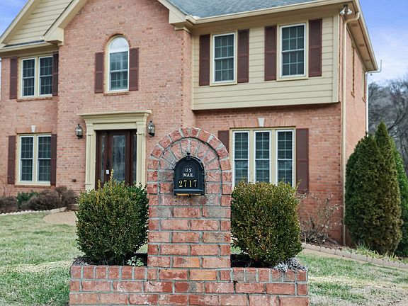 2nd image of 2717 N Highlands Dr