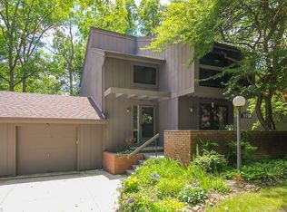 978 Canyon View Rd, Sagamore Hills, OH 44067