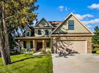 12 Brown Deer Knl, Coralville, IA 52241