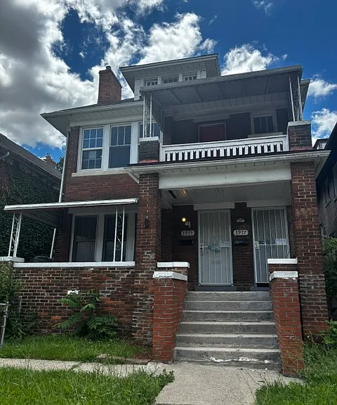 1977 Clairmount Ave — Photo 1