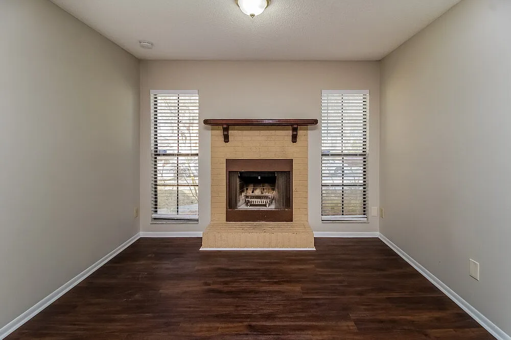 3 bed, 2.5 bath, 1559 sqft, $2,265 — Photo 4