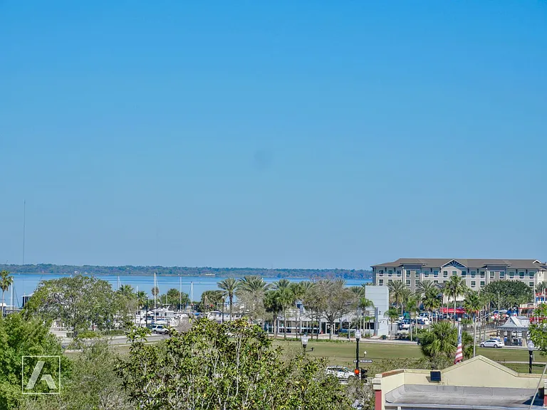 Modern Luxury Living at San Leon: Premier Apartments in Downtown Sanford — Photo 13