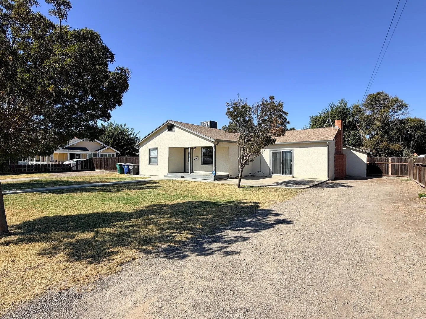 2702 Blossom St, Dos Palos - 2 Beds 1 Bath w/Detached 1 Bedroom 1 Bath Unit — Photo 2