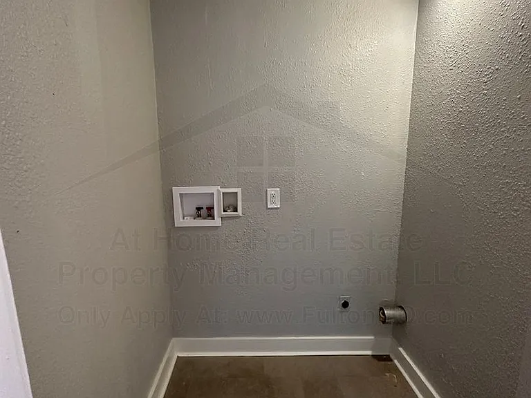 1016 Bluff St — Photo 13