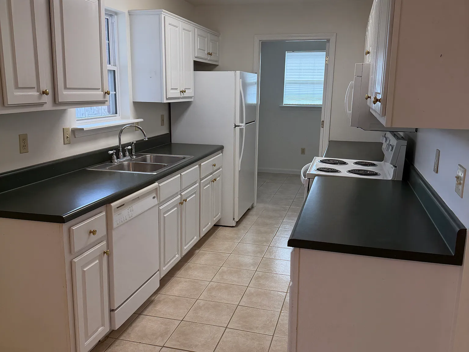 3 bed, 1395 sqft, $1,750 — Photo 3