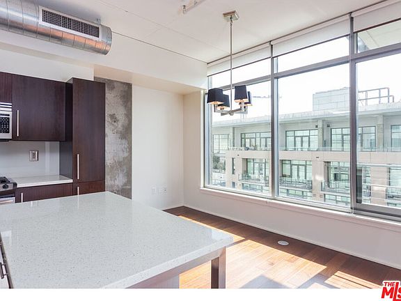 2nd image of 1100 S Hope St APT 1309