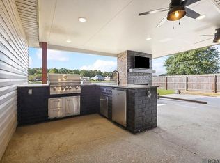 34171 Spring Lake Dr, Walker, LA 70785